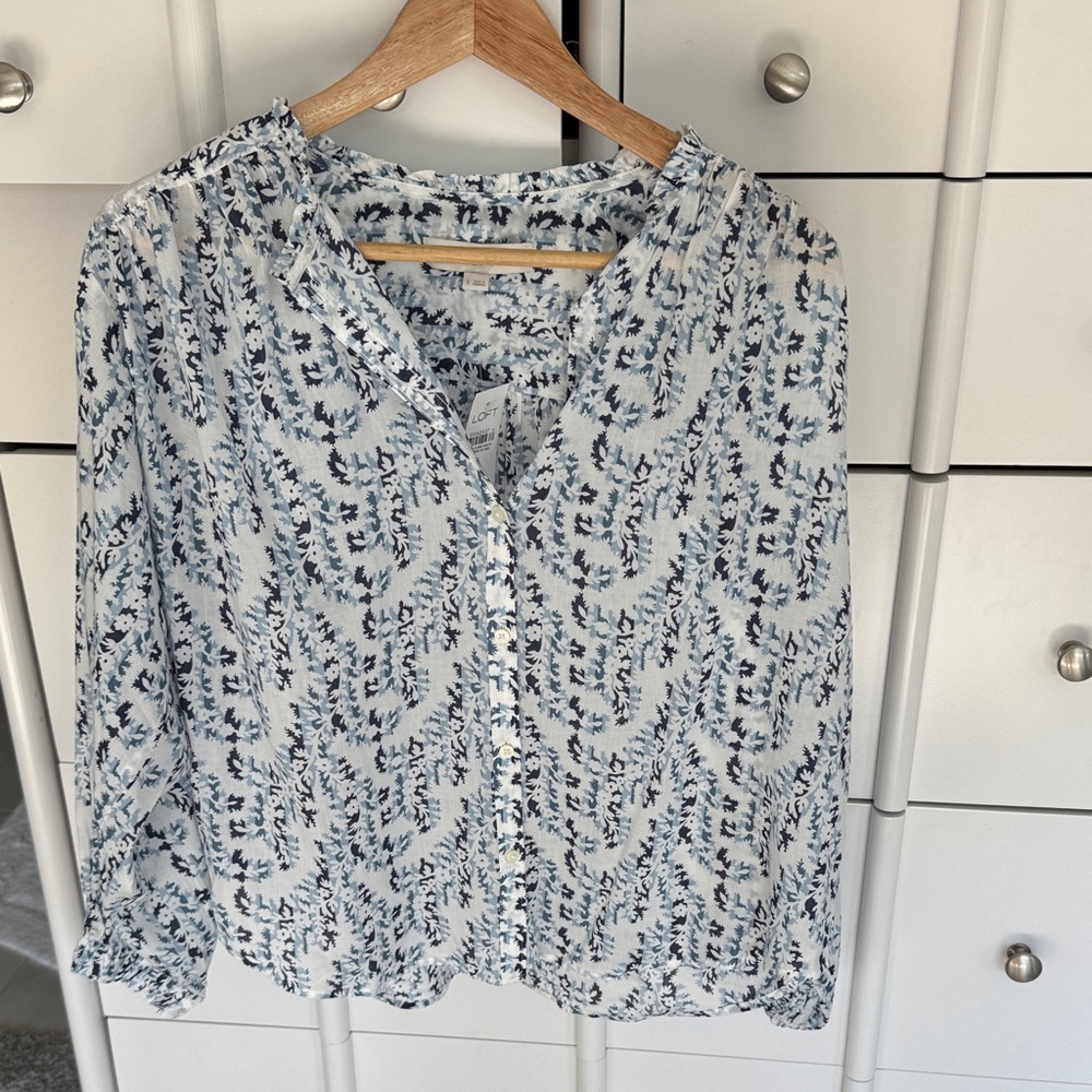 Loft blue and white floral light weight long sleeve button up blouse Sz S NWT